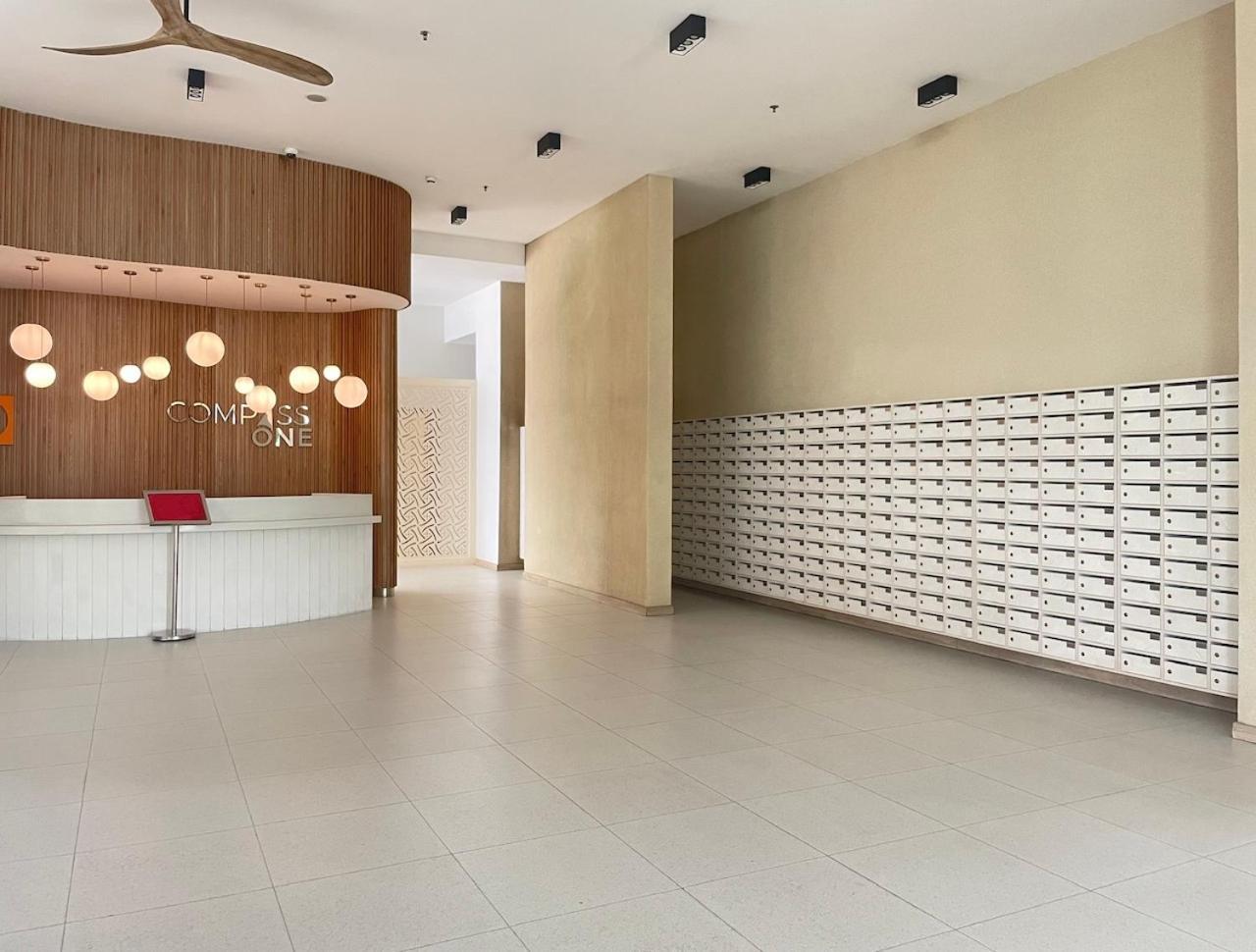 Compass One Building - Luxury Apartments Ap Phu Tho Екстериор снимка
